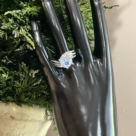 Elegant Silver Ring with Large Gemstone 7 - Picture 4 of 12